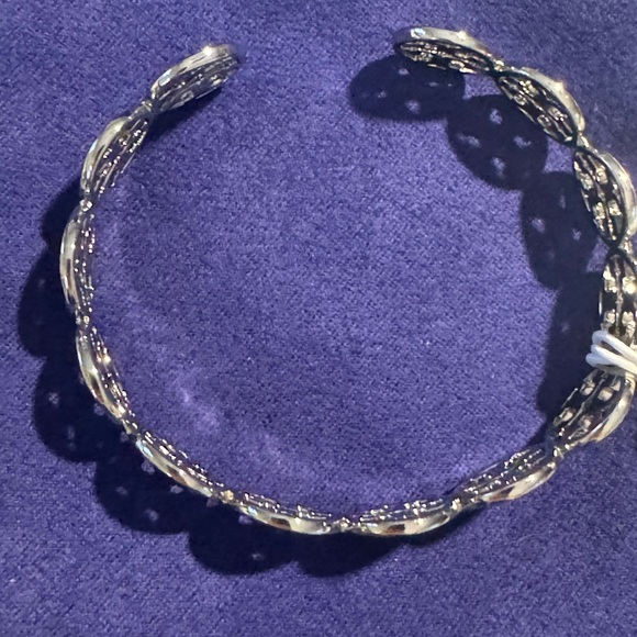 Tory Burch NWT Silver Toned Logo Cuff Bracelet - Picture 3 of 9